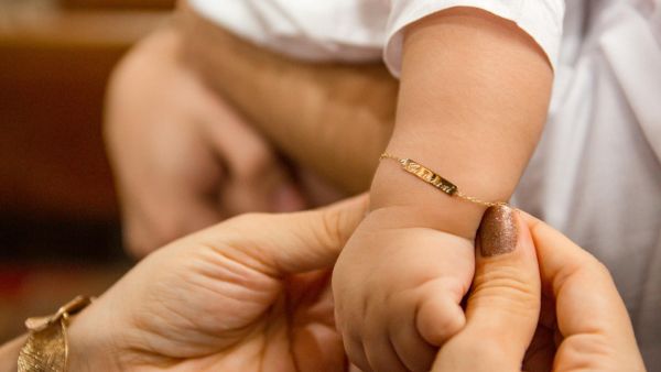 Comment choisir un bracelet enfant à personnaliser avec une gravure ?
